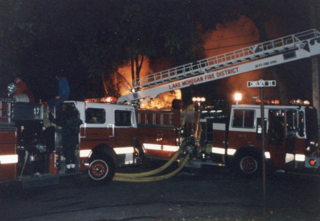 Engine 257 & TS-3 at a Structure Fire On Chelsey St In The Mohegan Highlands 